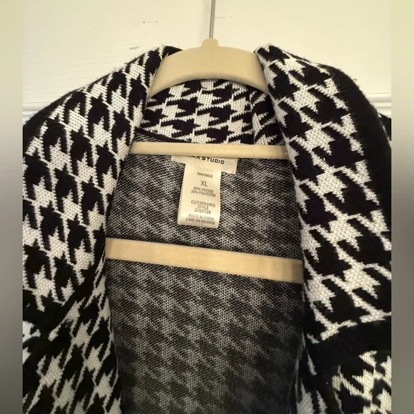 Max Studio Black and White Houndstooth Sweater Blazer - Picture 2 of 4